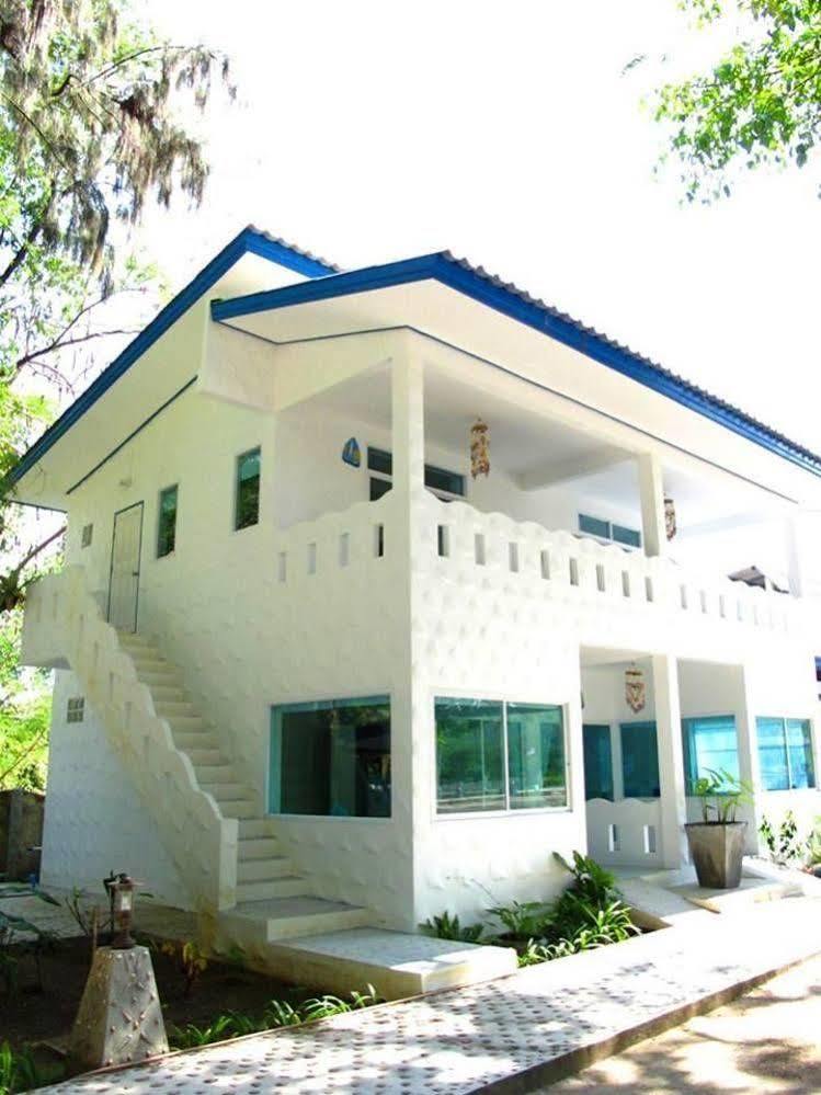 Issara Beach Resort Sichon Exterior foto