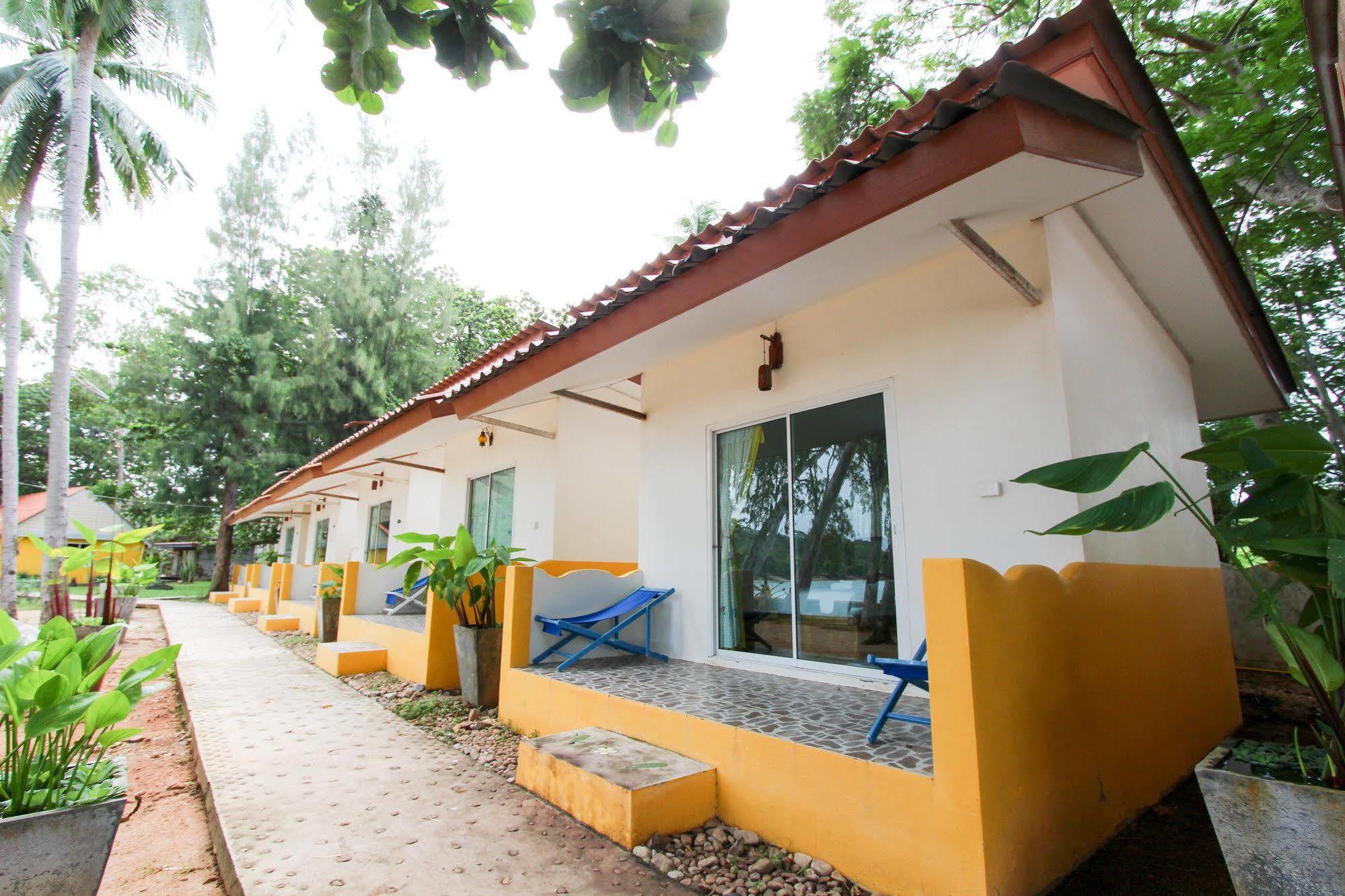 Issara Beach Resort Sichon Exterior foto