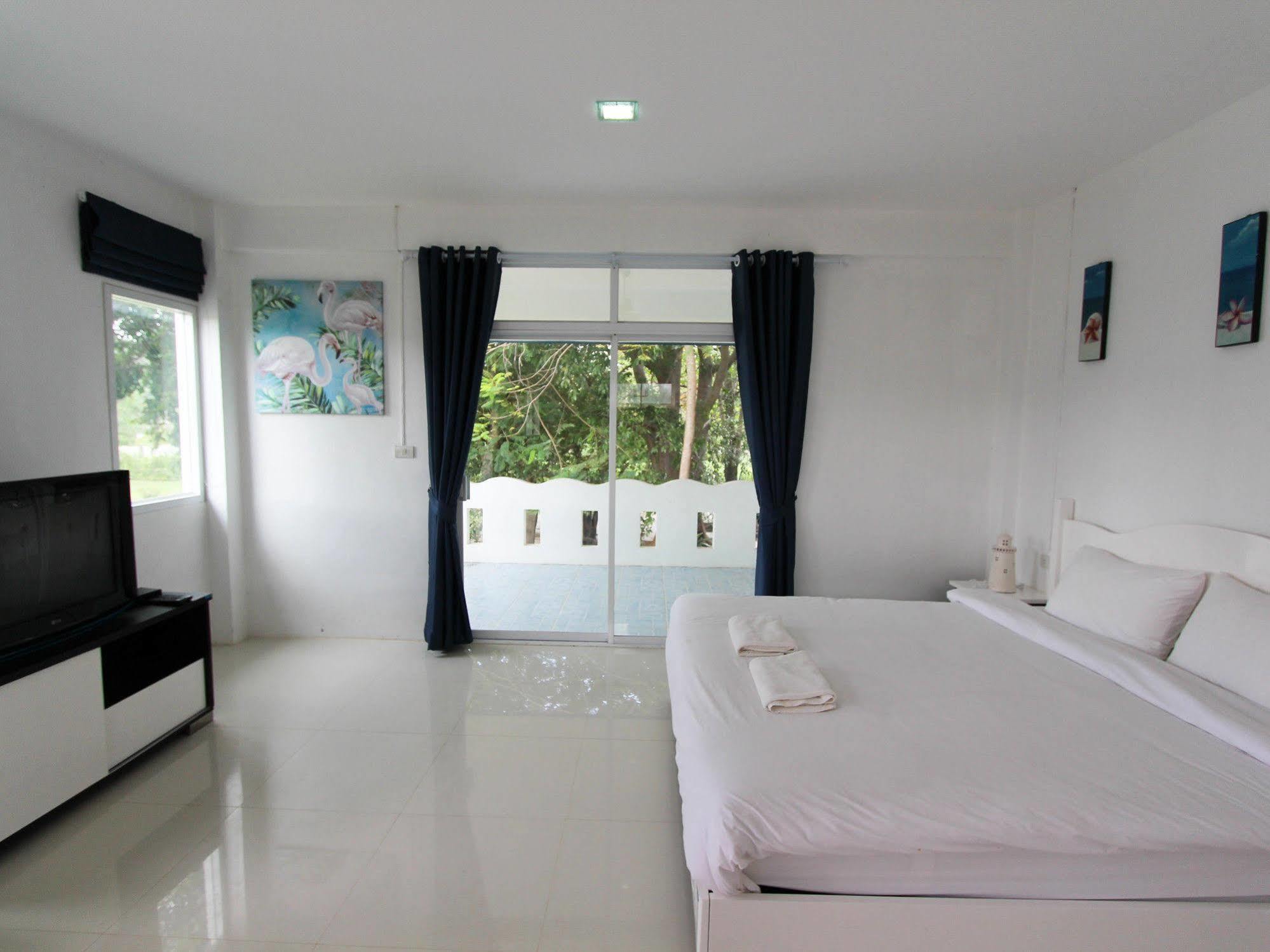 Issara Beach Resort Sichon Exterior foto